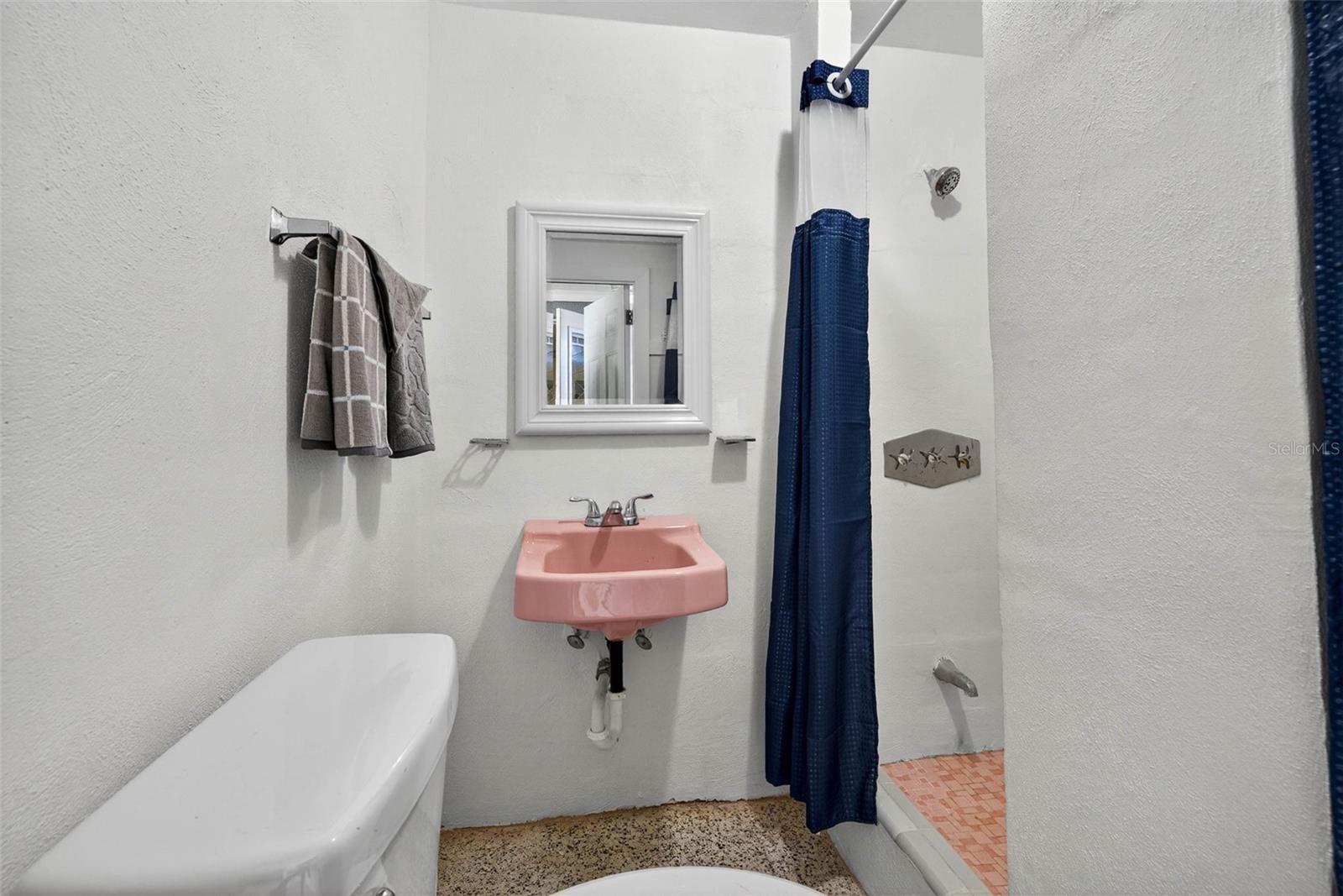 Image 27 of 37 For 4896 Venetian Place Ne