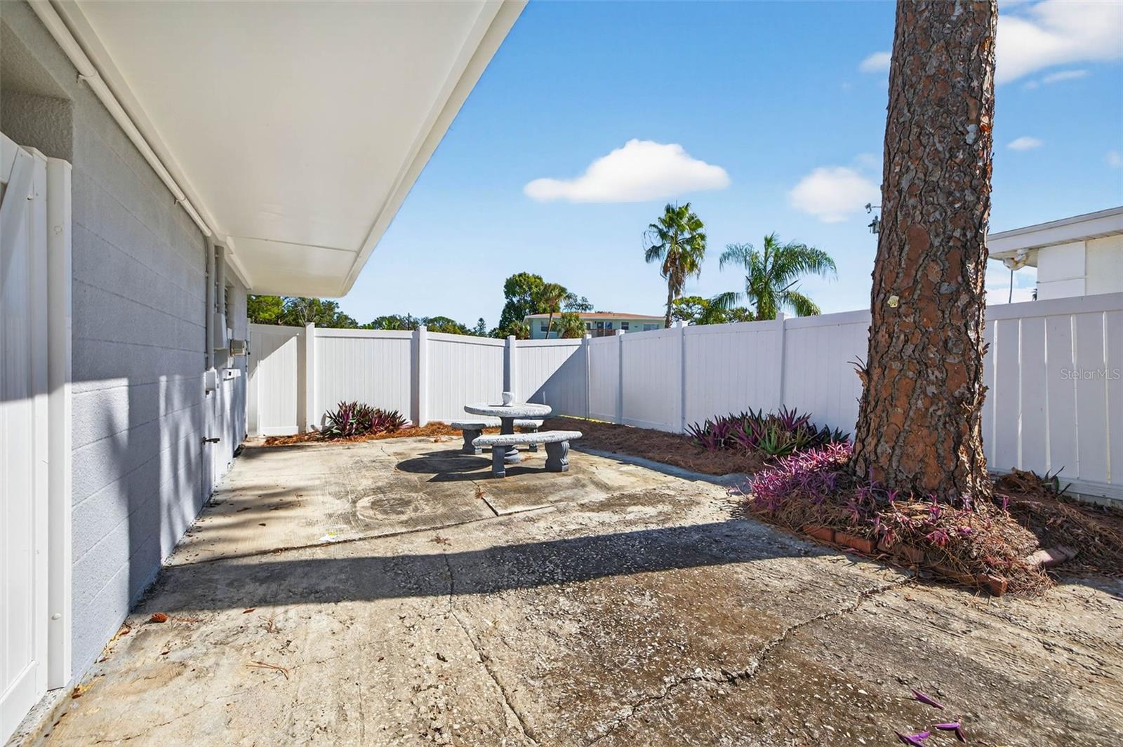 Image 29 of 37 For 4896 Venetian Place Ne