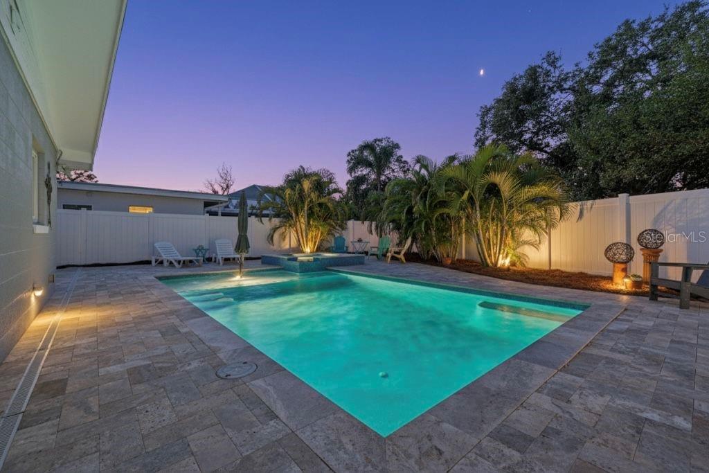 Image 33 of 37 For 4896 Venetian Place Ne