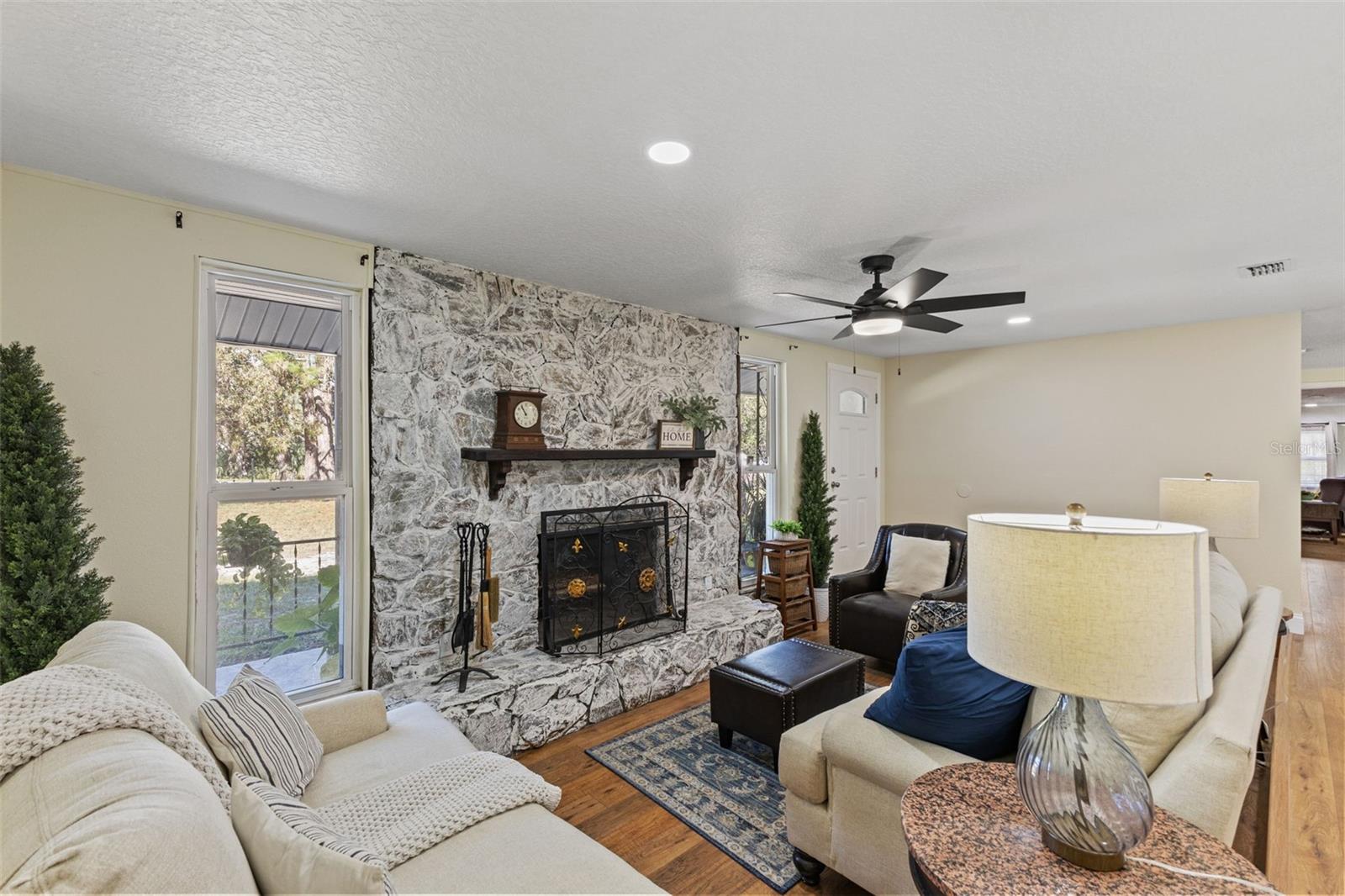 Image 11 of 77 For 17504 Thomas Boulevard