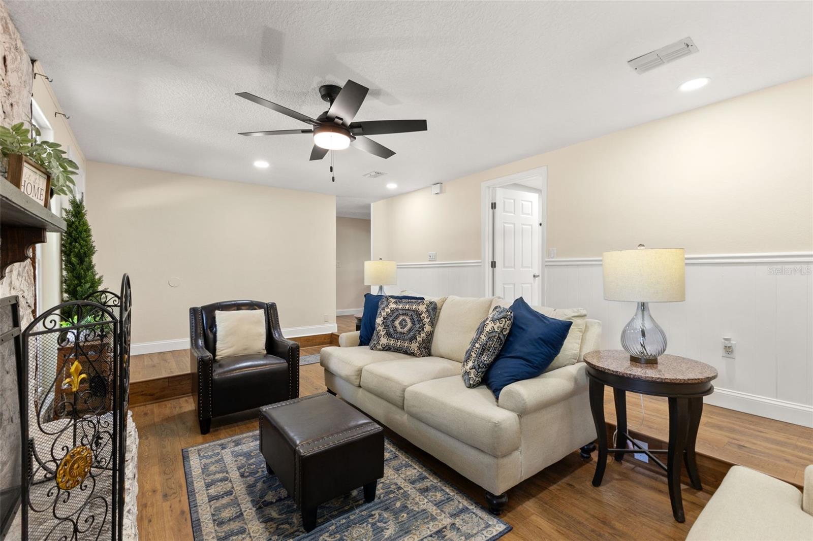 Image 12 of 77 For 17504 Thomas Boulevard