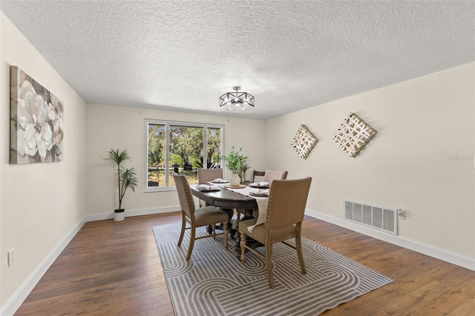 Image 13 of 77 For 17504 Thomas Boulevard