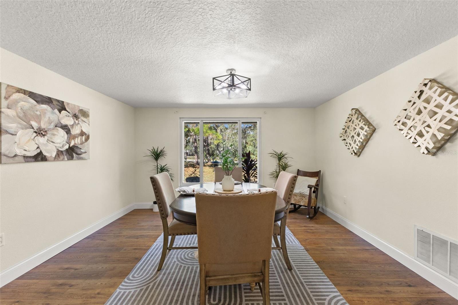 Image 14 of 77 For 17504 Thomas Boulevard