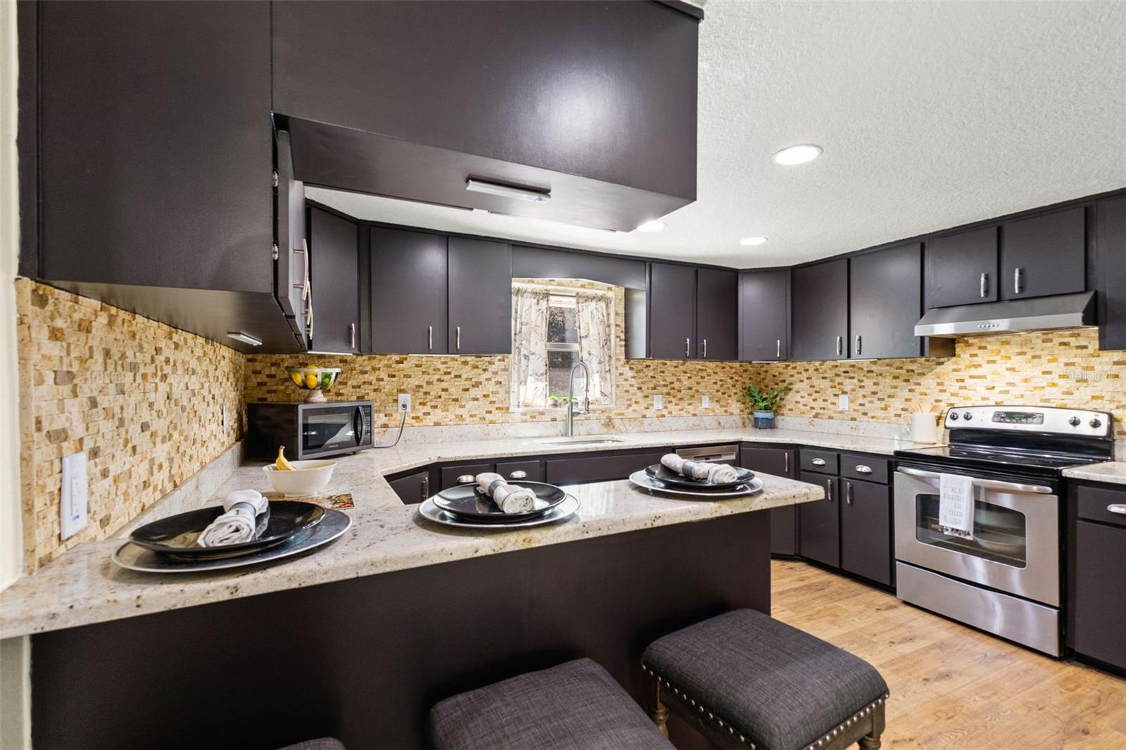 Image 16 of 77 For 17504 Thomas Boulevard