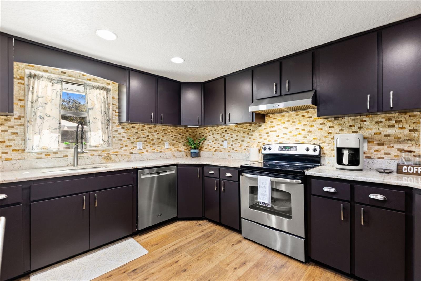 Image 19 of 77 For 17504 Thomas Boulevard