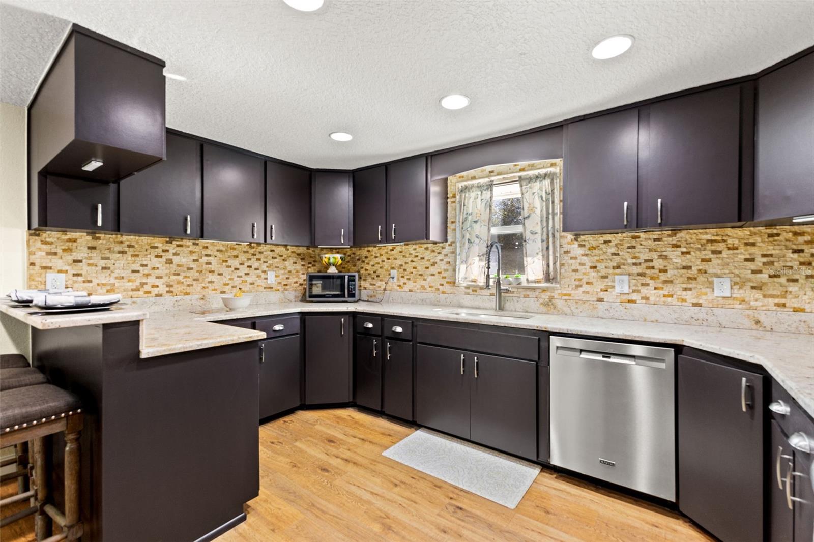 Image 22 of 77 For 17504 Thomas Boulevard