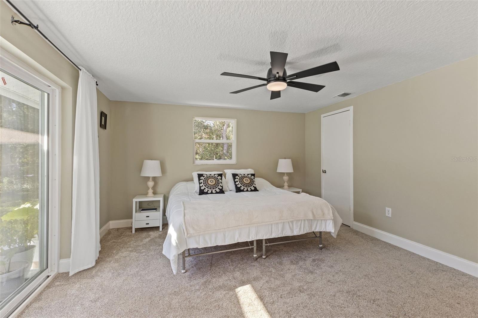 Image 24 of 77 For 17504 Thomas Boulevard