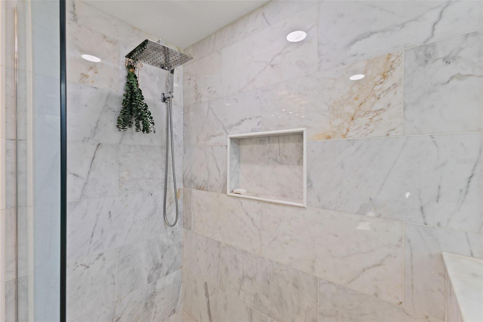 Image 27 of 77 For 17504 Thomas Boulevard