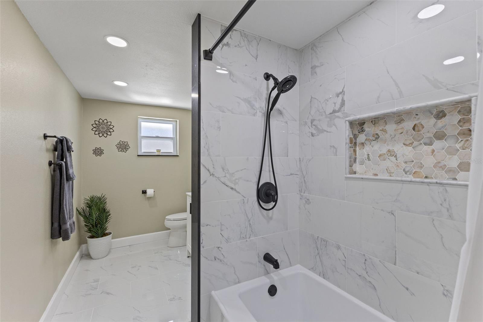 Image 35 of 77 For 17504 Thomas Boulevard