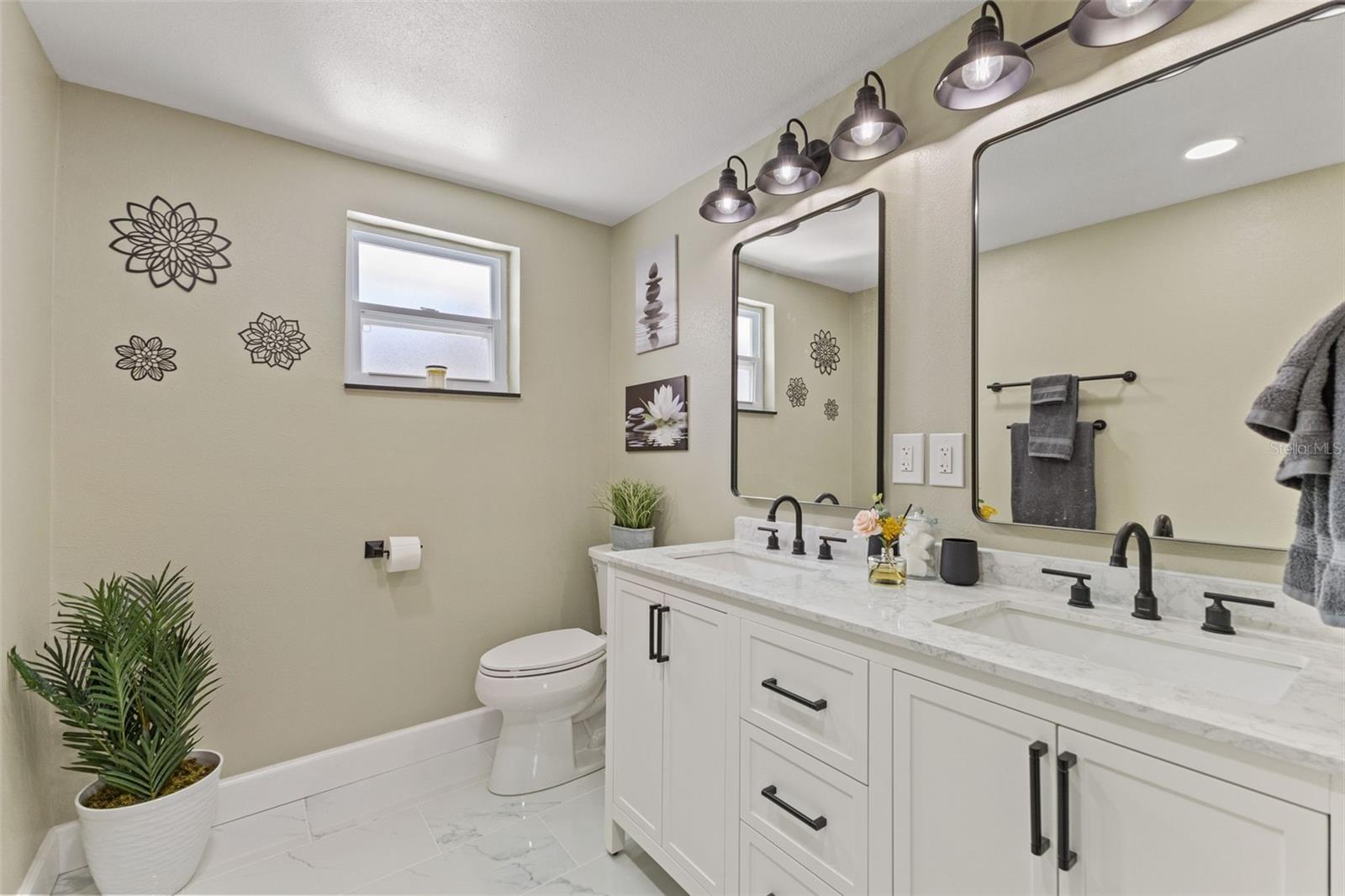 Image 37 of 77 For 17504 Thomas Boulevard