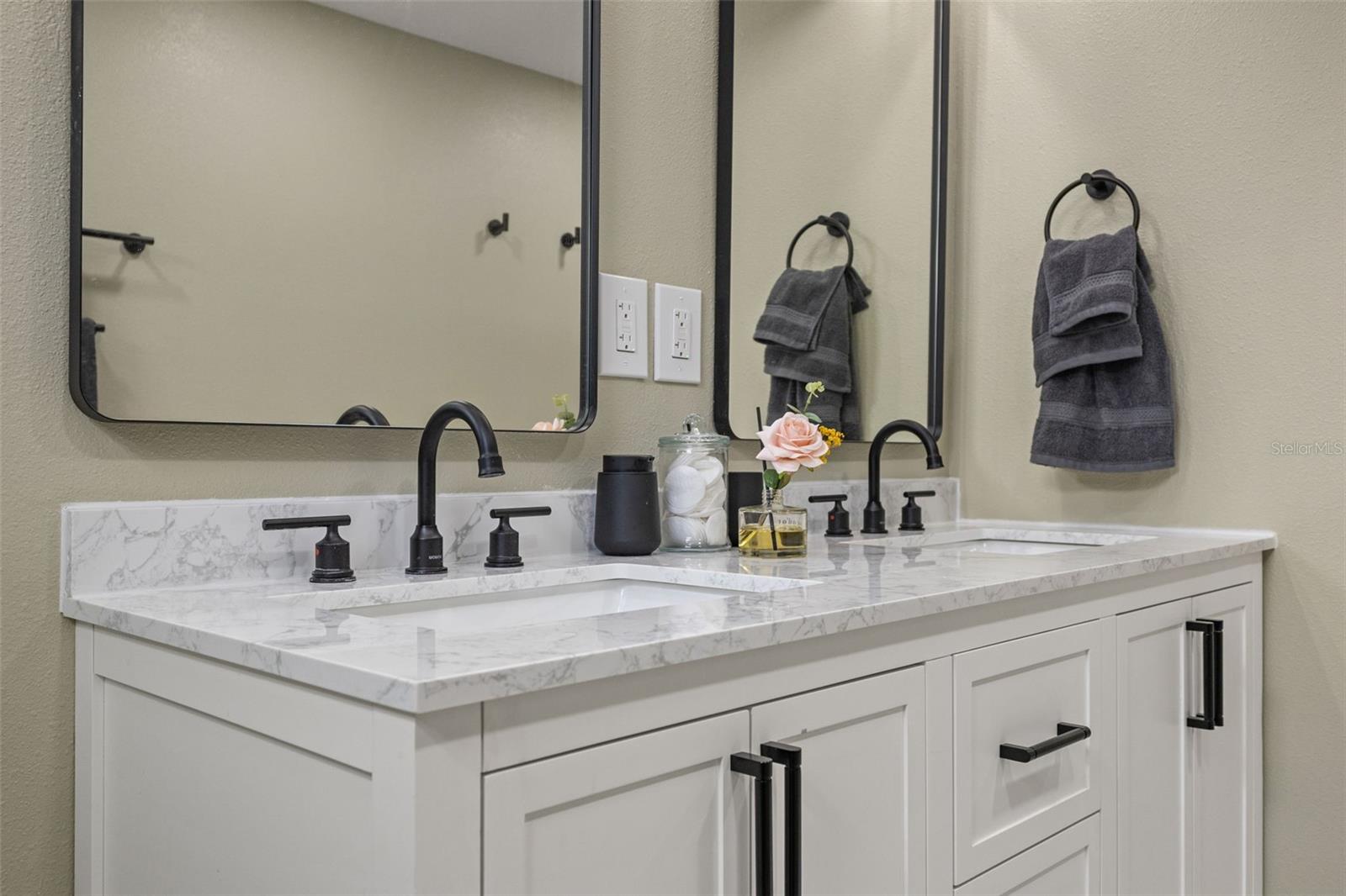 Image 38 of 77 For 17504 Thomas Boulevard