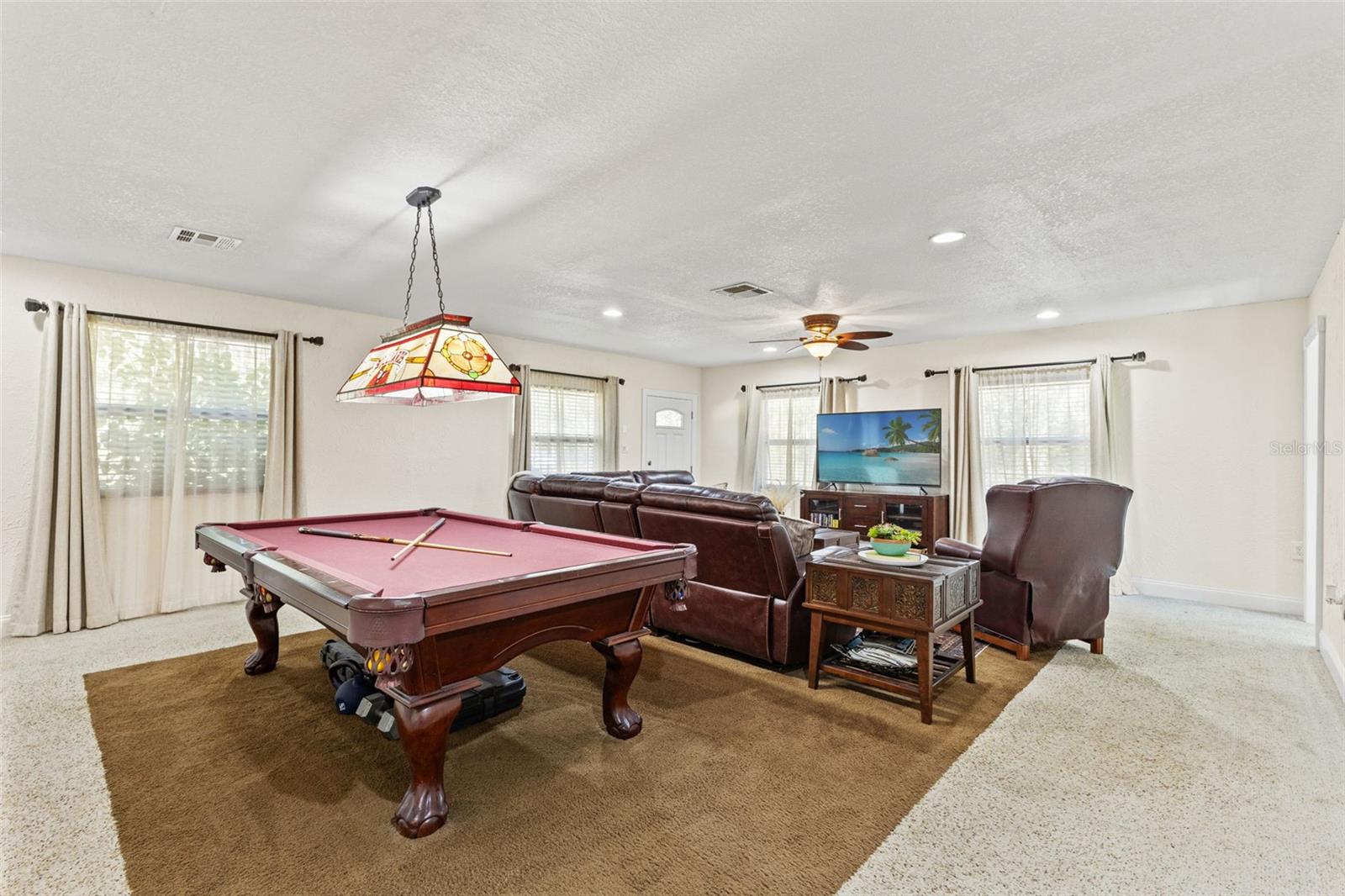 Image 42 of 77 For 17504 Thomas Boulevard