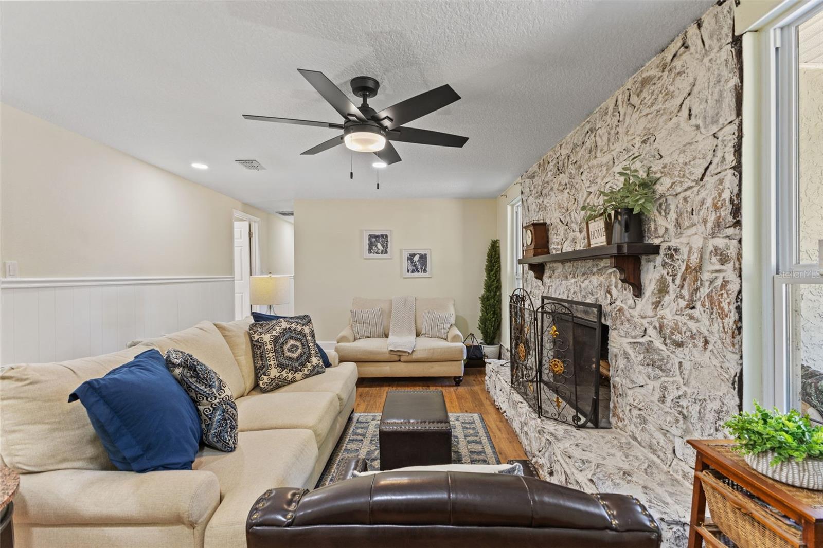 Image 8 of 77 For 17504 Thomas Boulevard