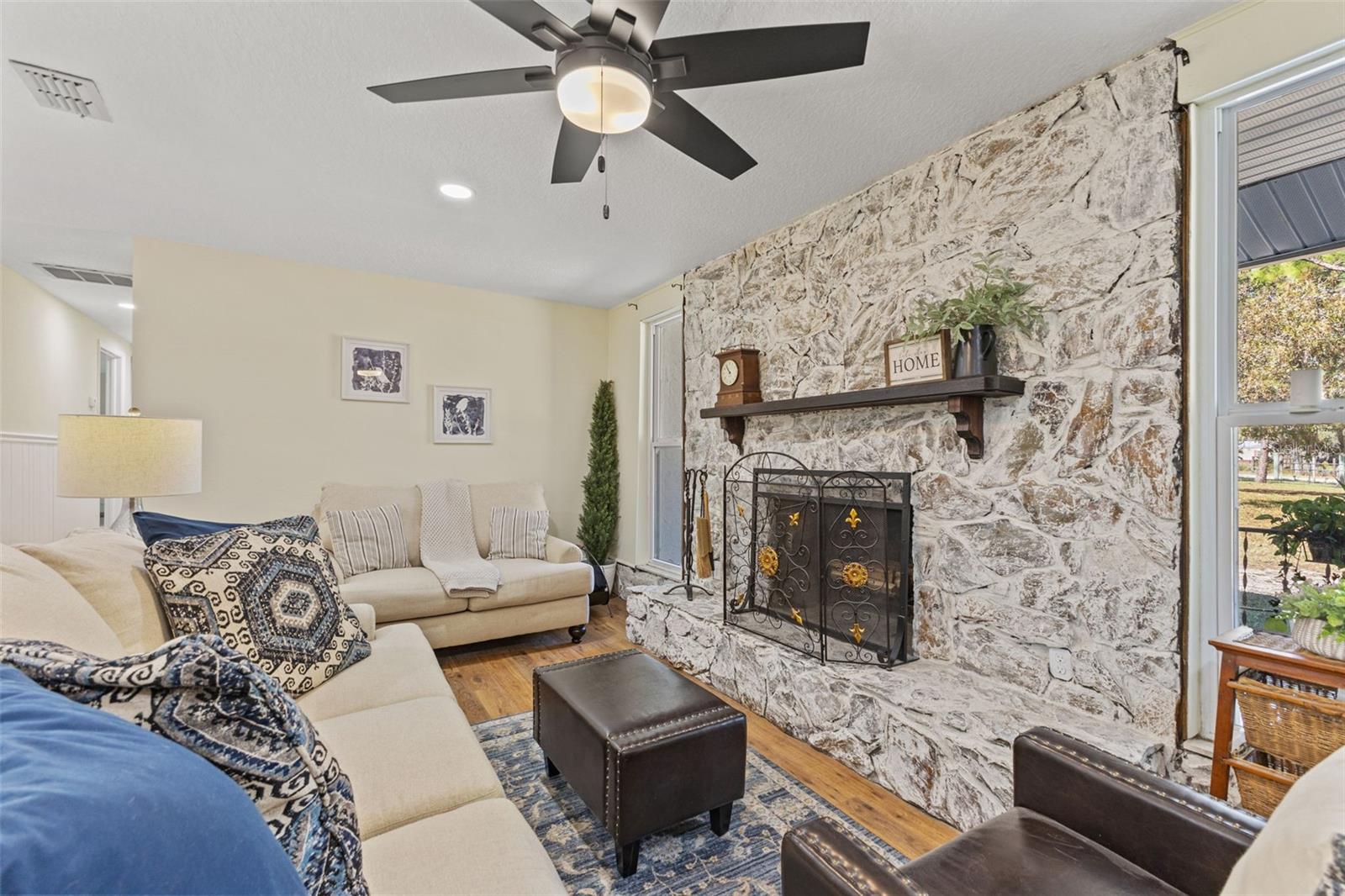 Image 9 of 77 For 17504 Thomas Boulevard