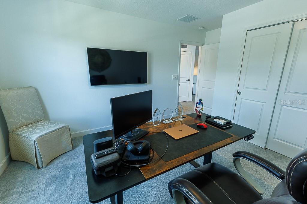 Image 37 of 77 For 10367 Banyan Breeze Boulevard