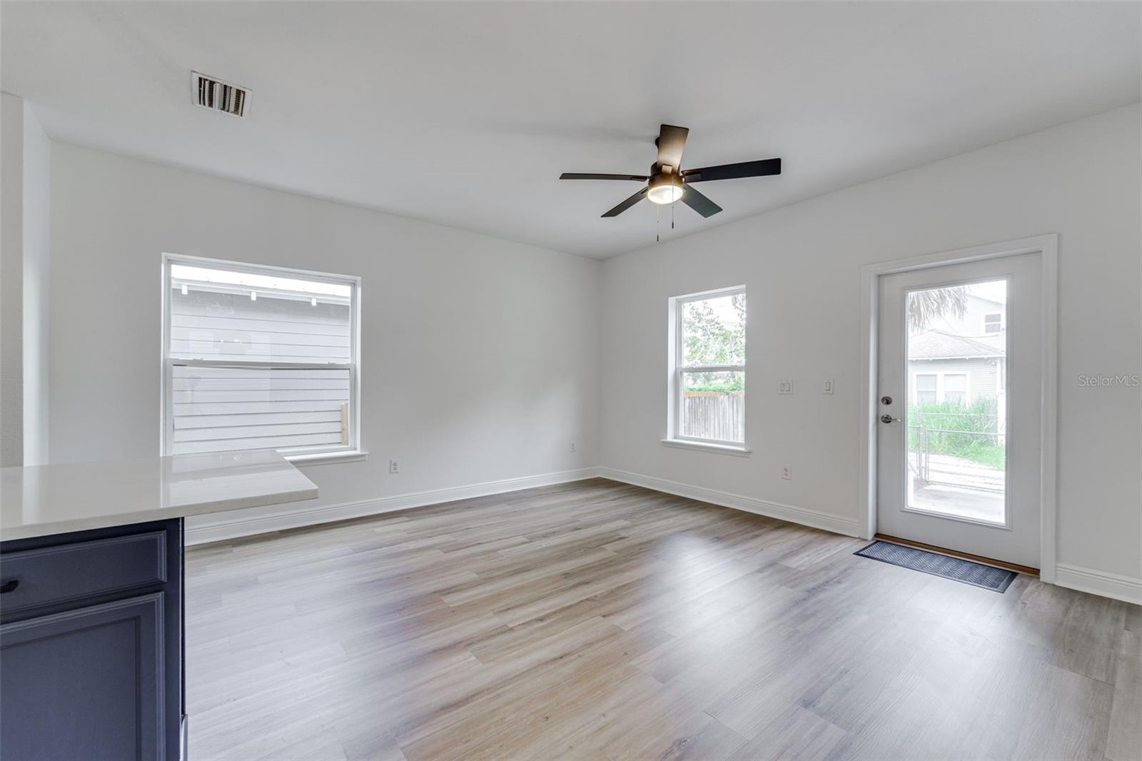 Image 15 of 41 For 1933 Chestnut Street