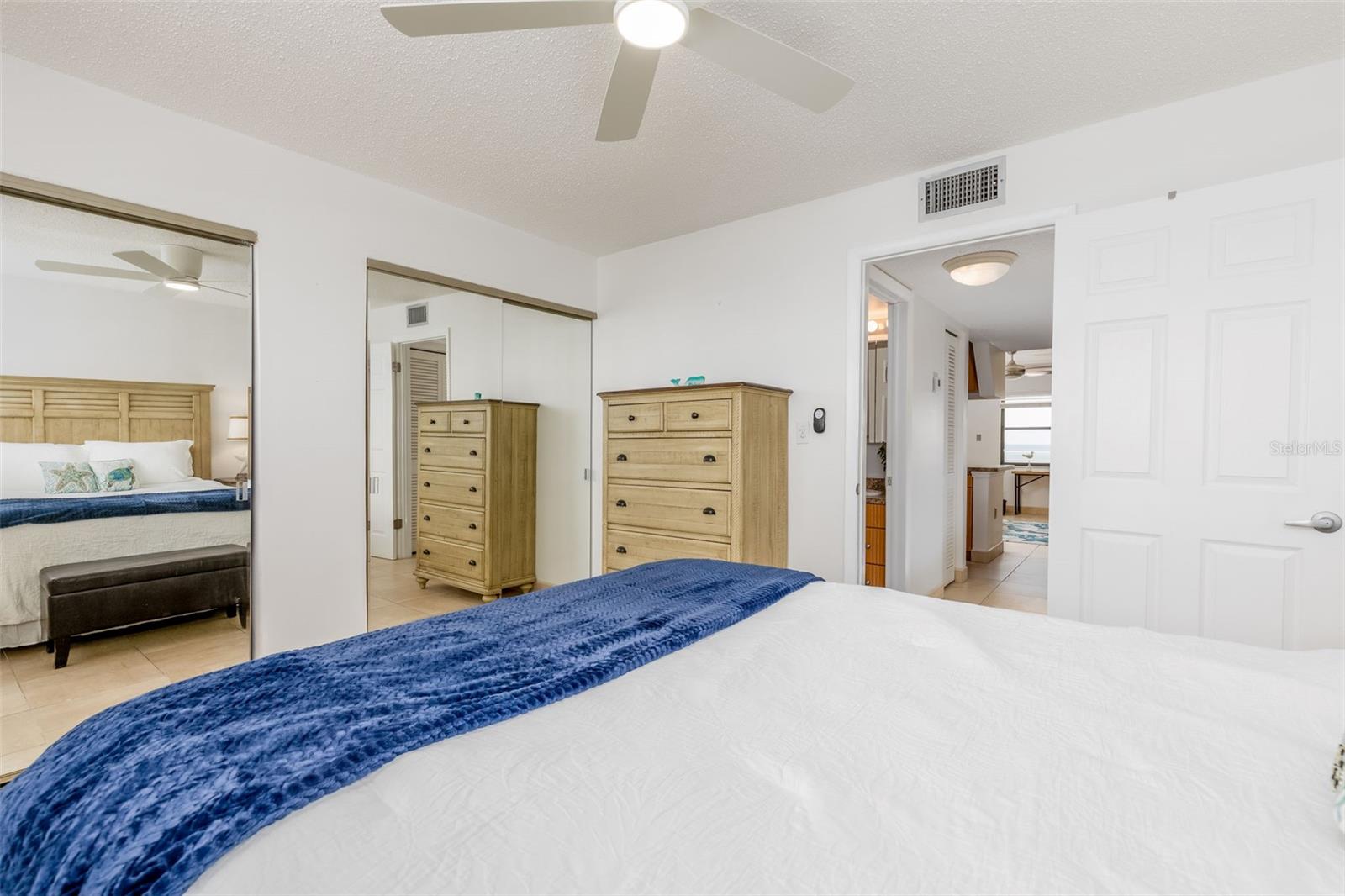 Image 15 of 25 For 8470 Gulf Boulevard 406