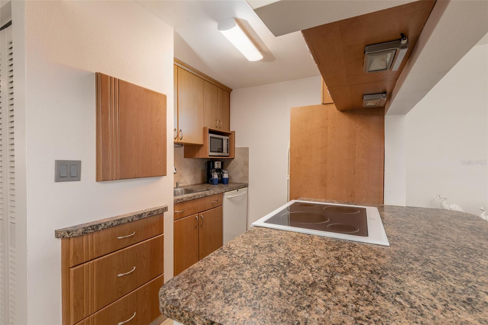 Image 9 of 25 For 8470 Gulf Boulevard 406