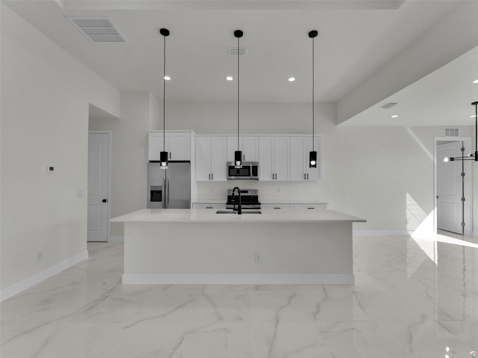 Image 4 of 34 For 14207 Fort Worth Circle