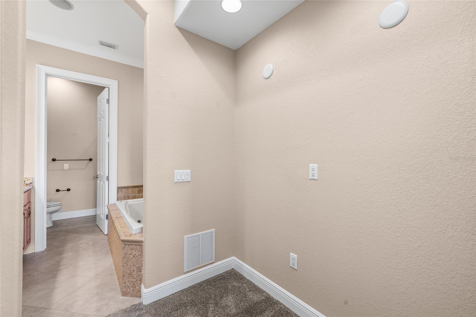 Image 34 of 68 For 6002 Printery Street 105