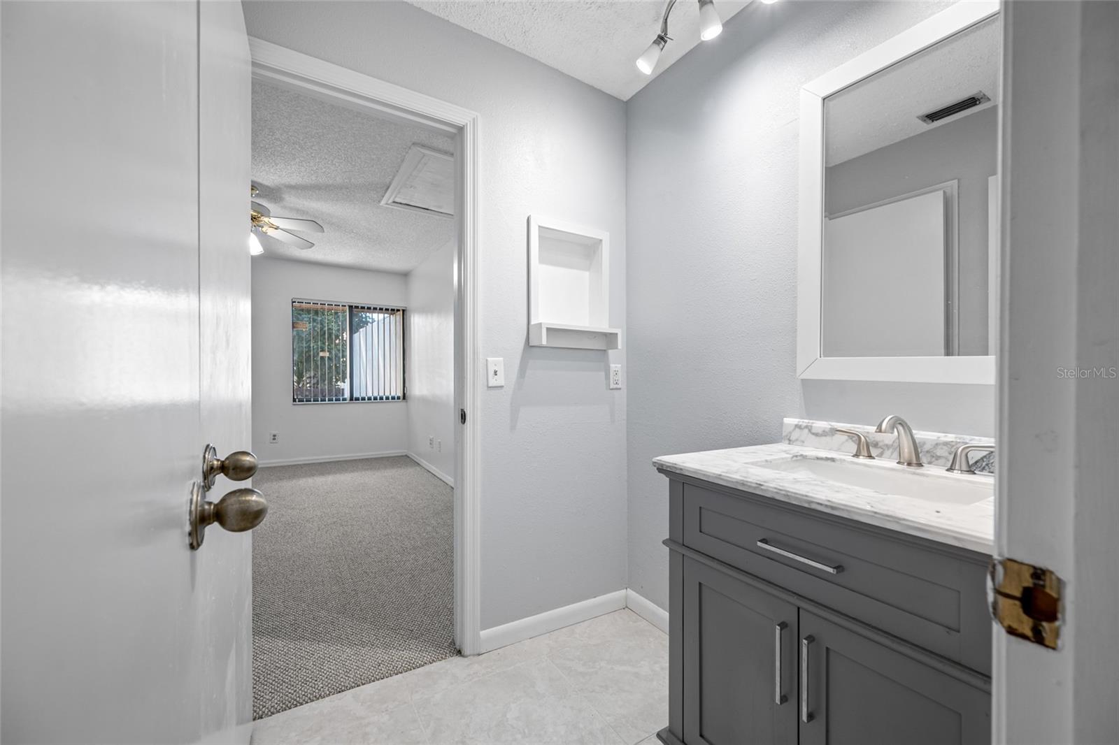 Image 11 of 70 For 940 Fenton Lane 8