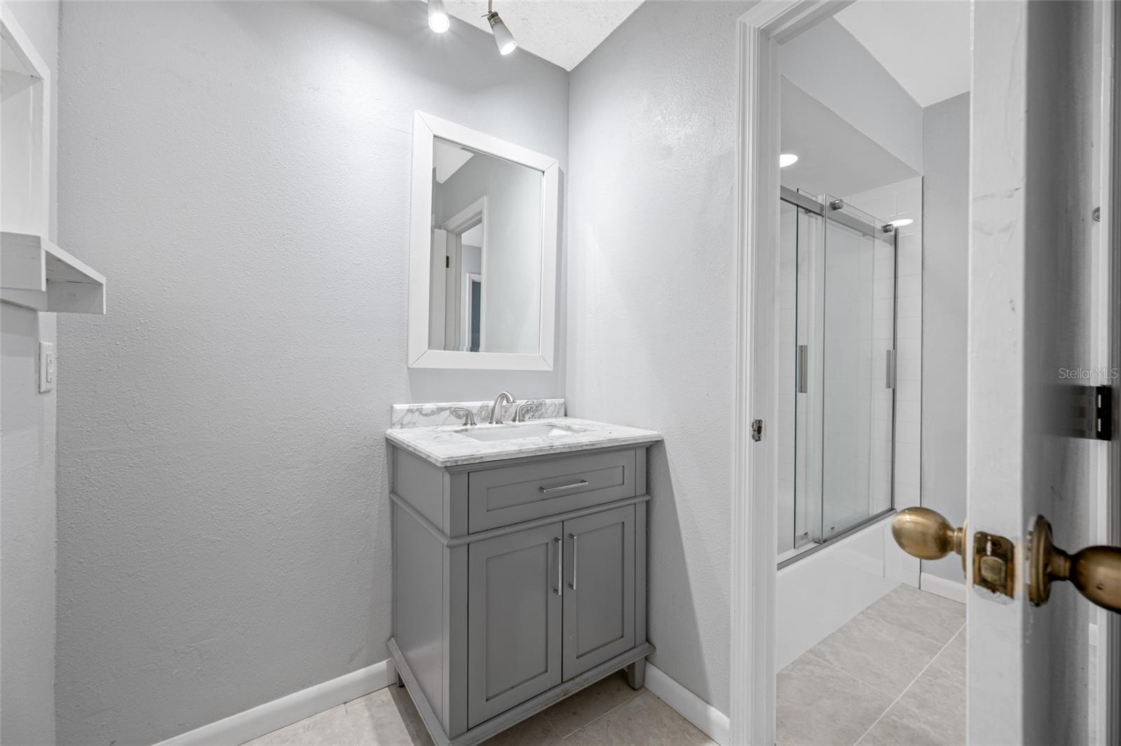 Image 12 of 70 For 940 Fenton Lane 8