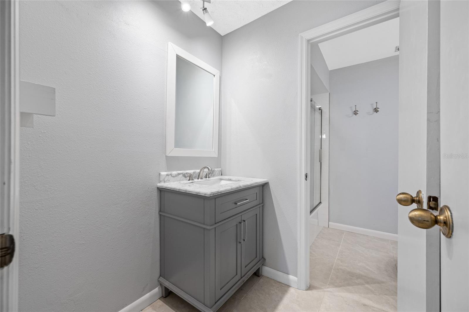 Image 14 of 70 For 940 Fenton Lane 8