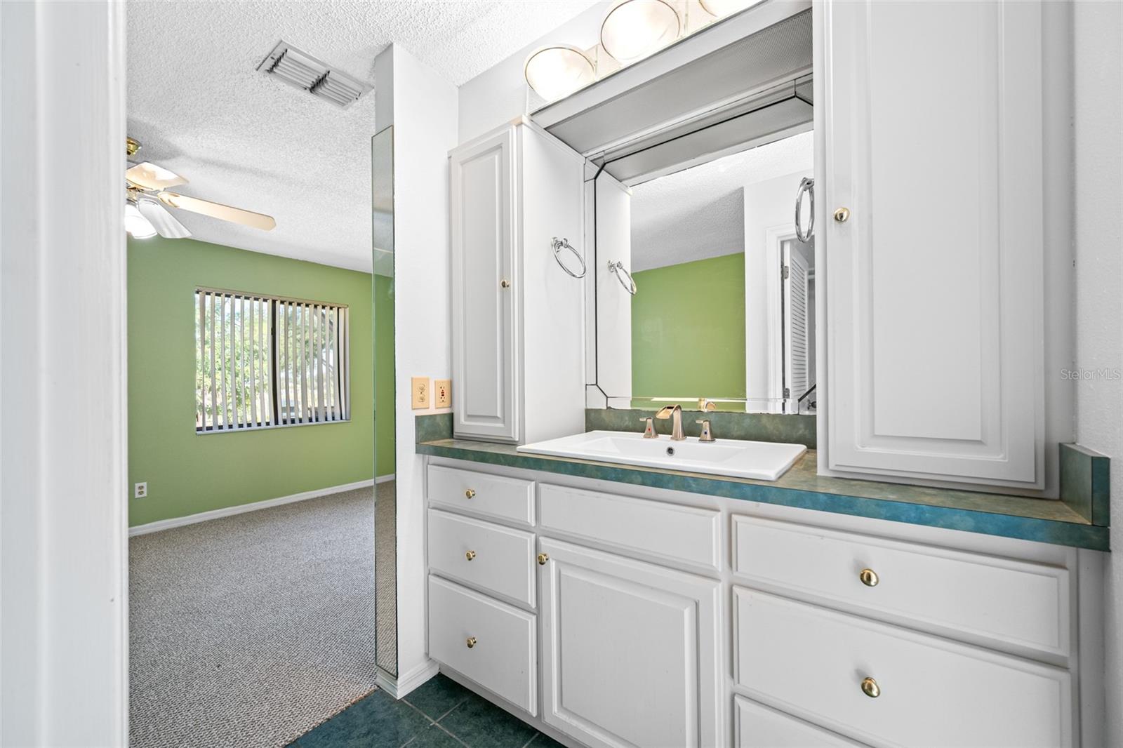 Image 19 of 70 For 940 Fenton Lane 8