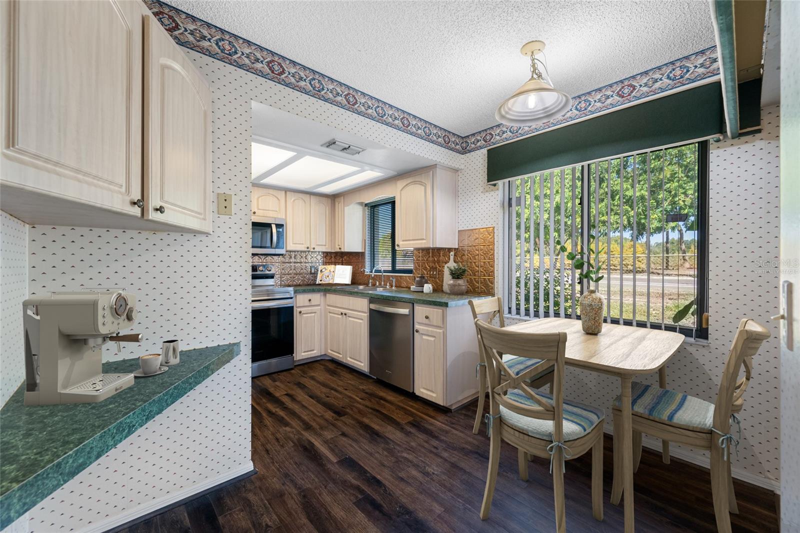 Image 22 of 70 For 940 Fenton Lane 8