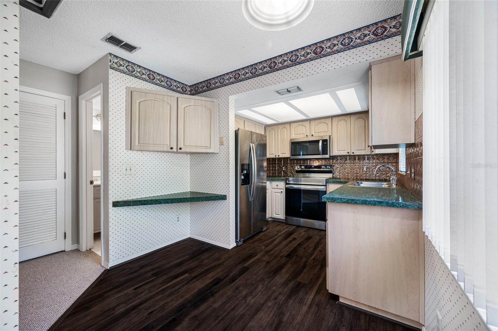 Image 23 of 70 For 940 Fenton Lane 8