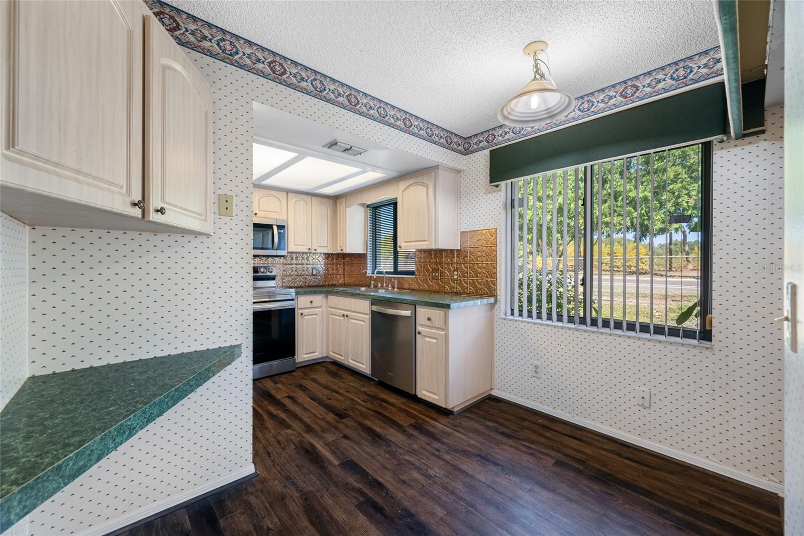 Image 25 of 70 For 940 Fenton Lane 8