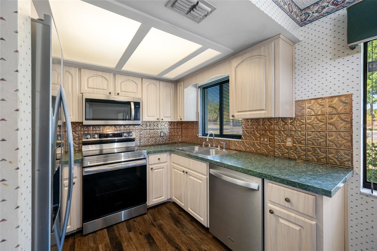 Image 26 of 70 For 940 Fenton Lane 8