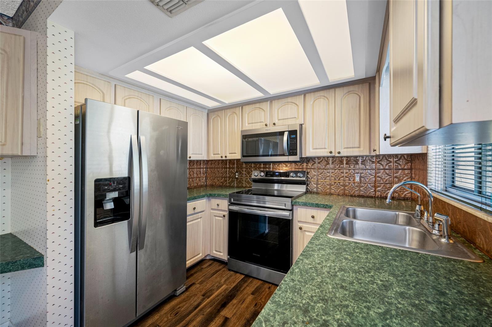 Image 27 of 70 For 940 Fenton Lane 8