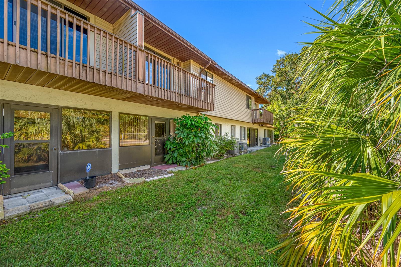 Image 32 of 70 For 940 Fenton Lane 8