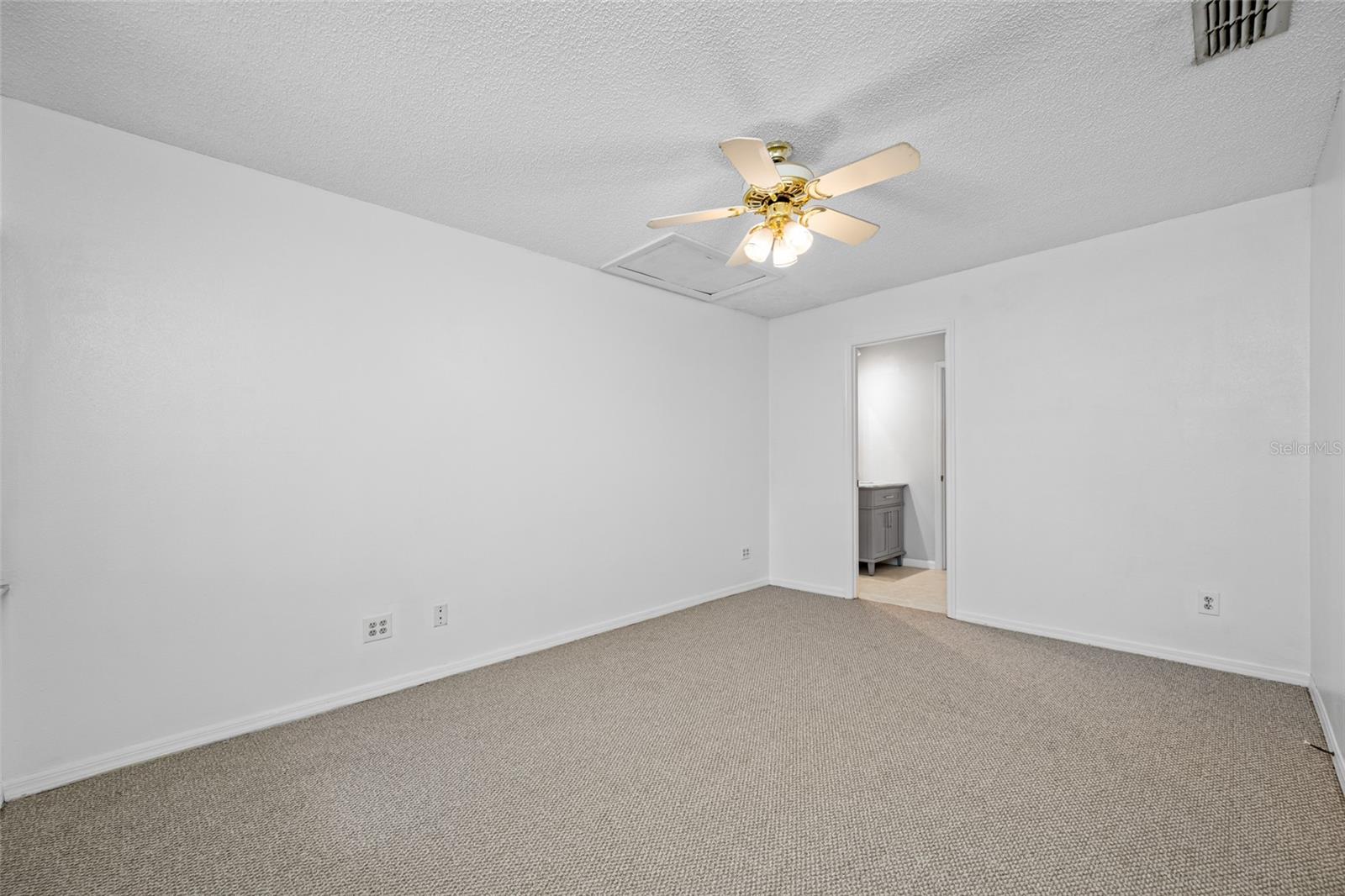 Image 42 of 70 For 940 Fenton Lane 8