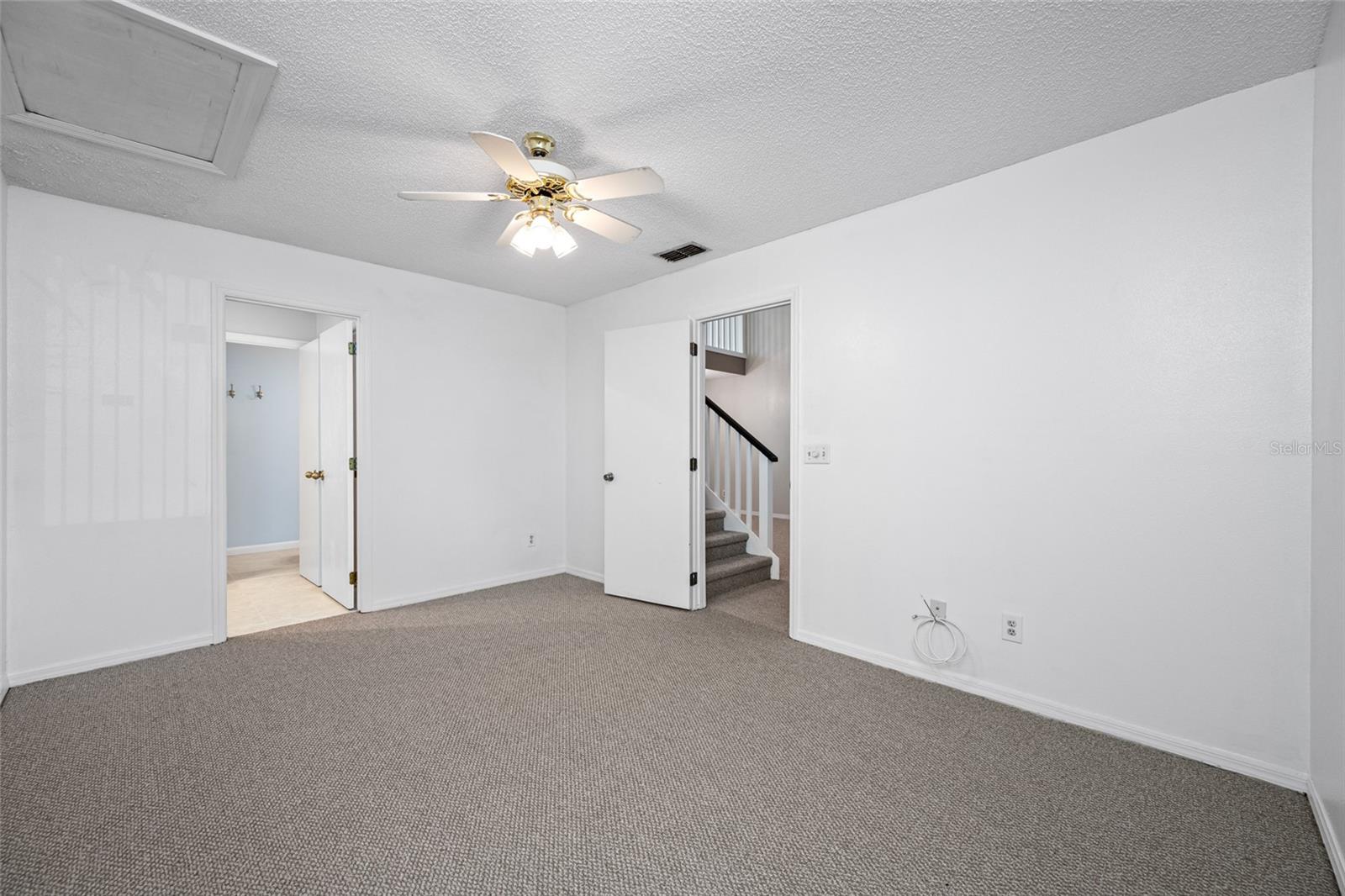 Image 43 of 70 For 940 Fenton Lane 8