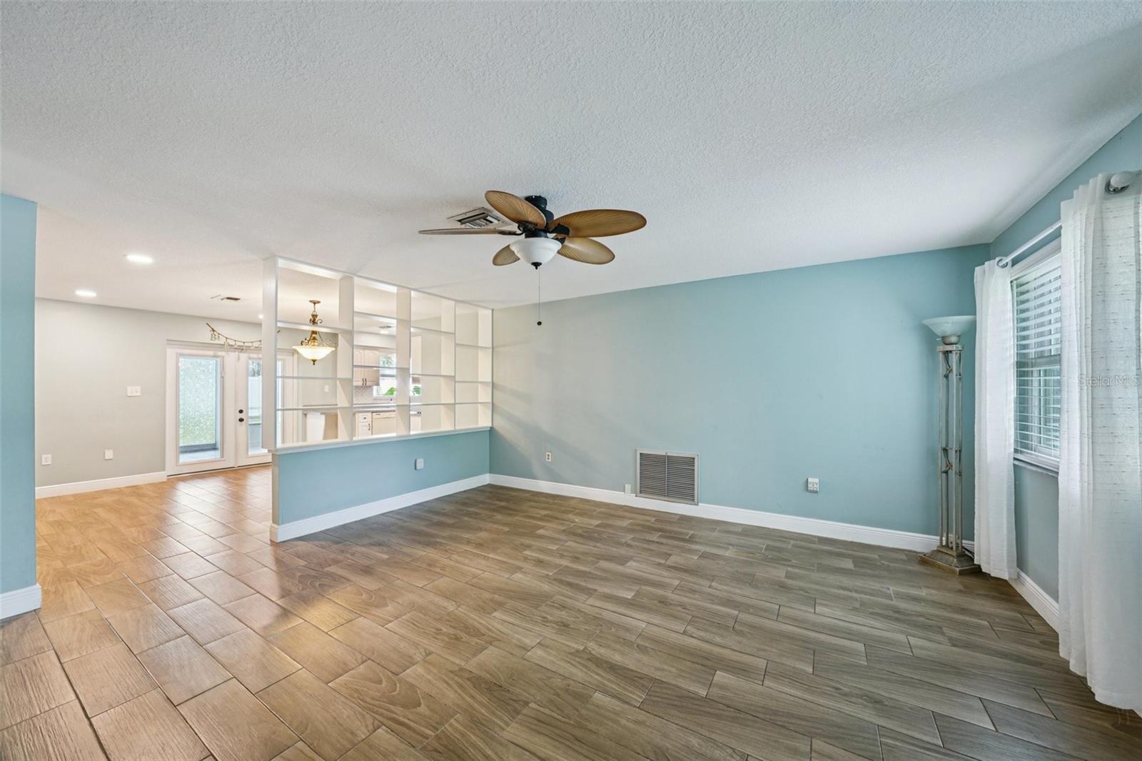 Image 12 of 62 For 1118 Carlton Road