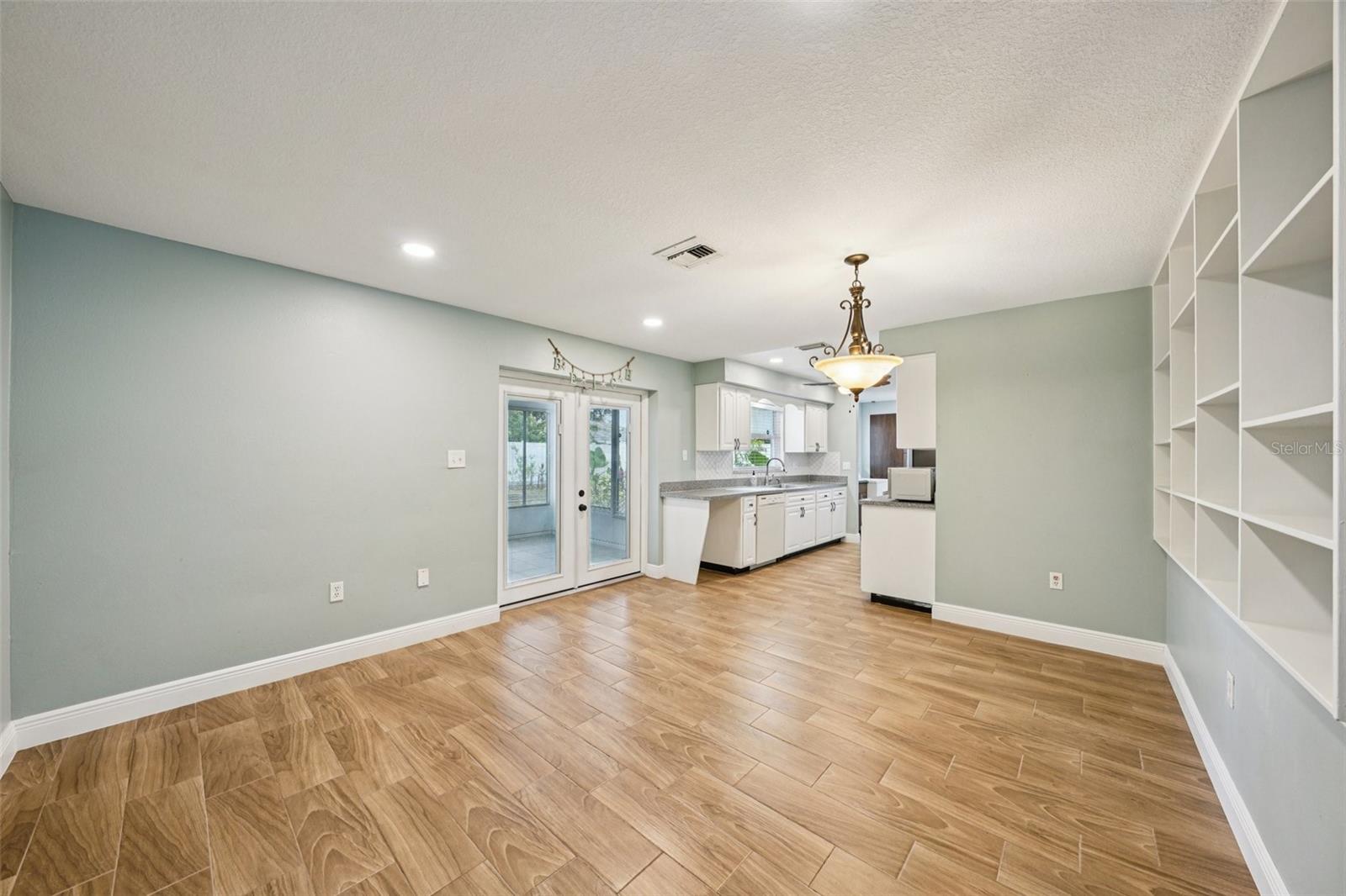 Image 15 of 62 For 1118 Carlton Road