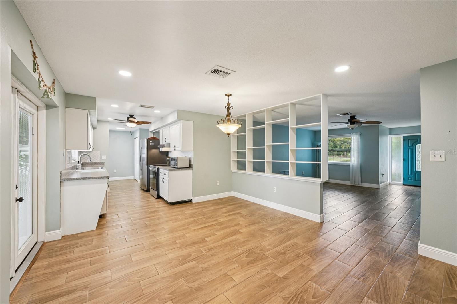 Image 16 of 62 For 1118 Carlton Road