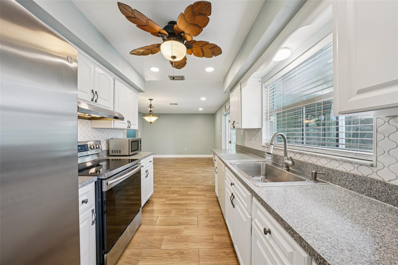 Image 18 of 62 For 1118 Carlton Road