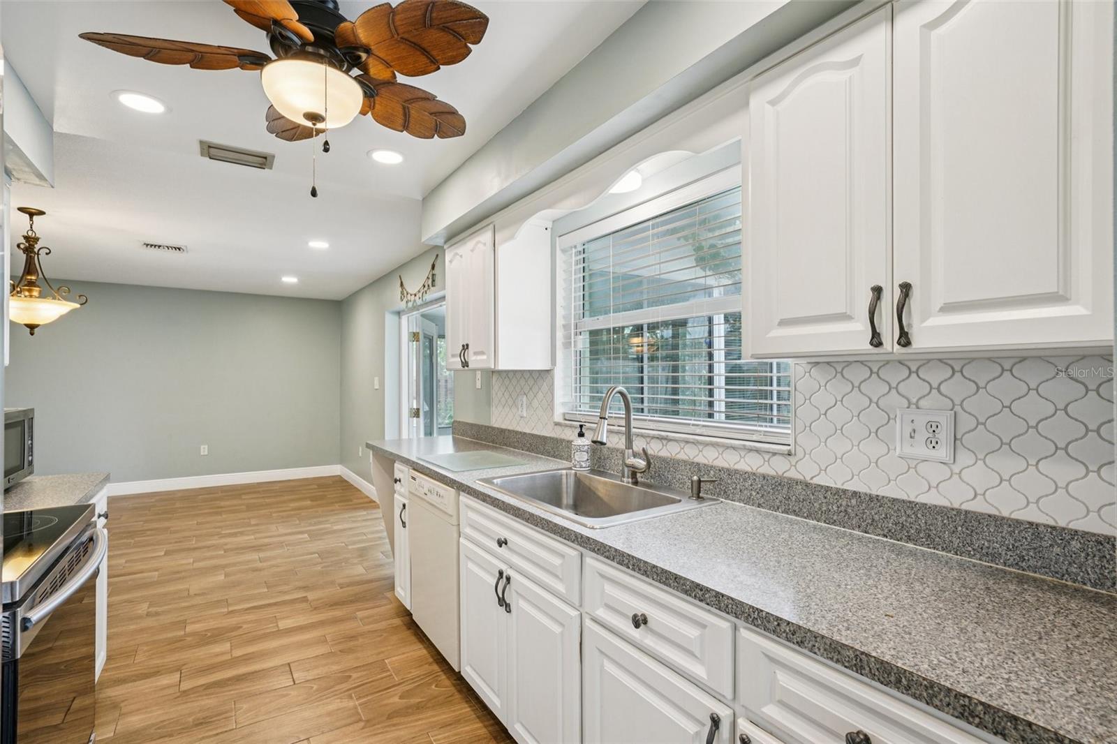 Image 19 of 62 For 1118 Carlton Road