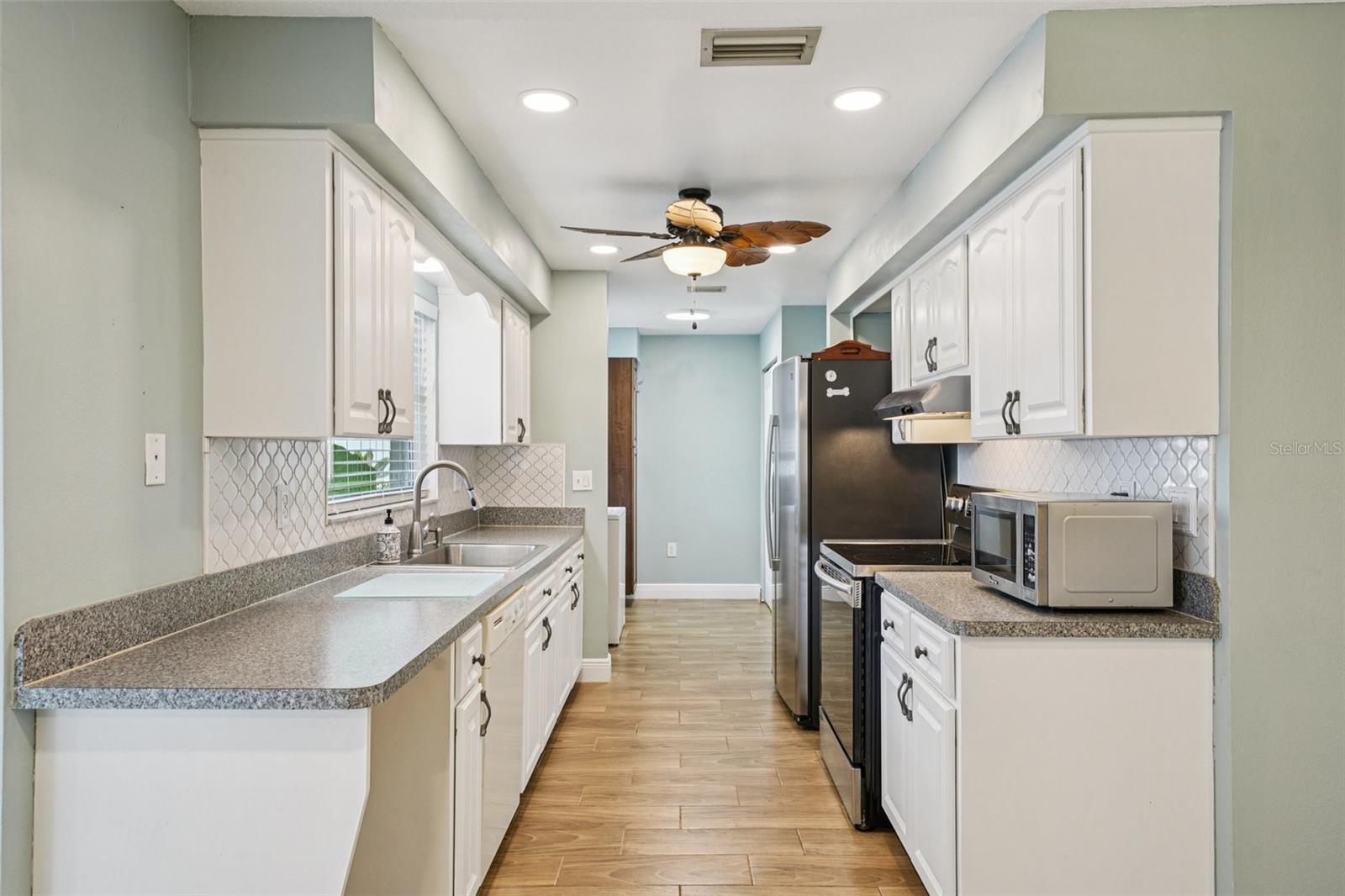 Image 2 of 62 For 1118 Carlton Road