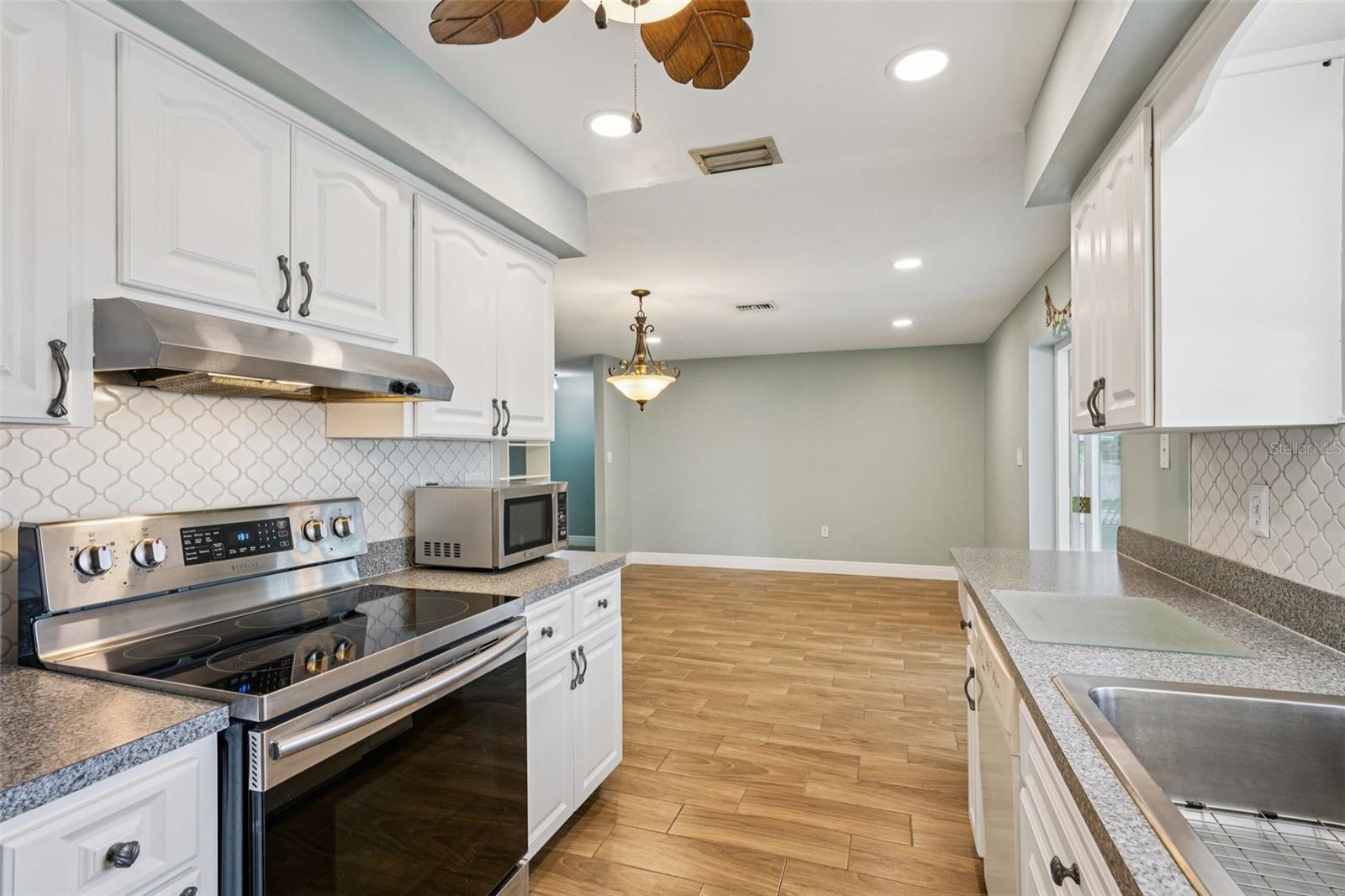 Image 21 of 62 For 1118 Carlton Road