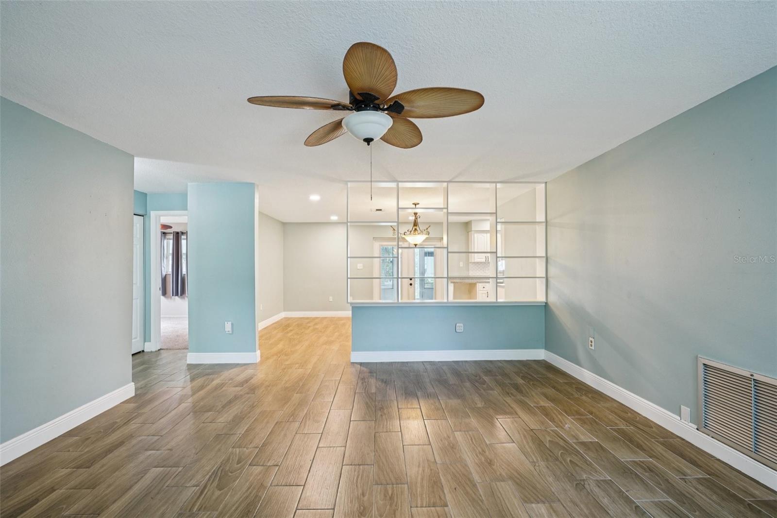 Image 3 of 62 For 1118 Carlton Road