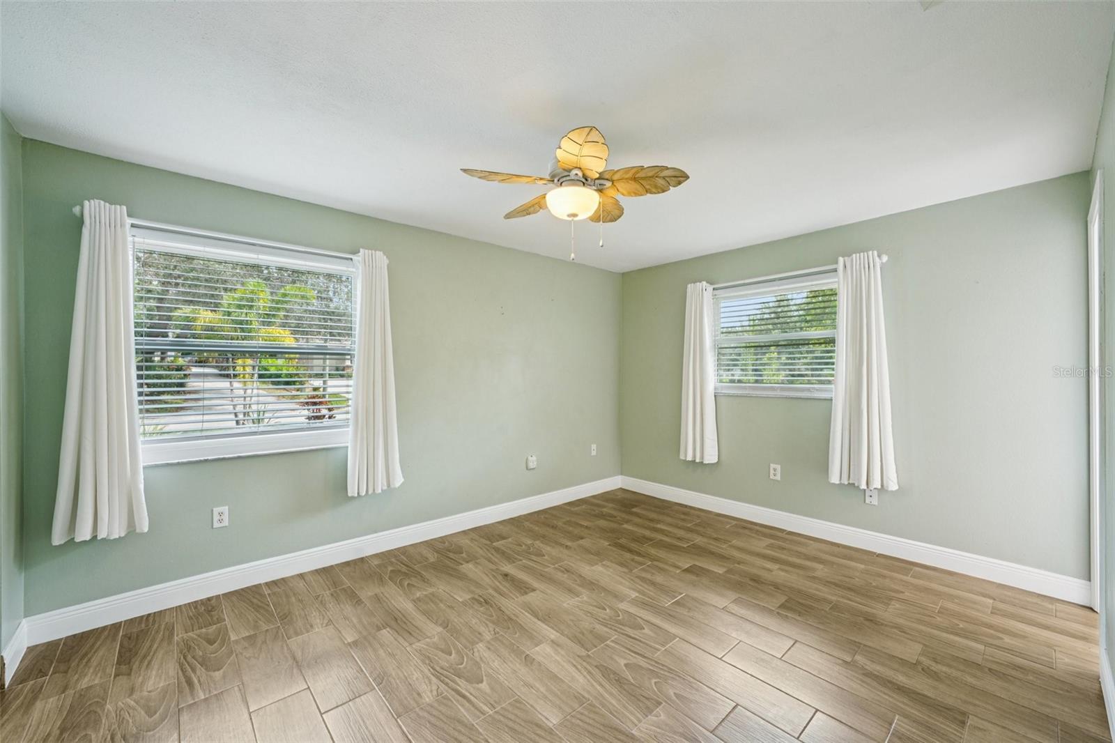 Image 4 of 62 For 1118 Carlton Road