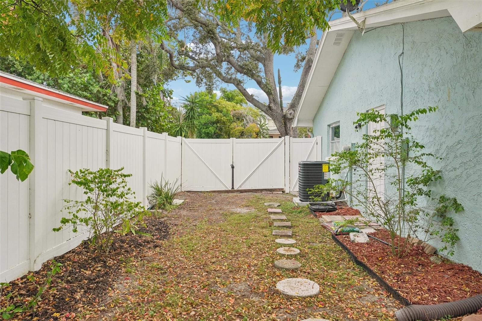 Image 44 of 62 For 1118 Carlton Road