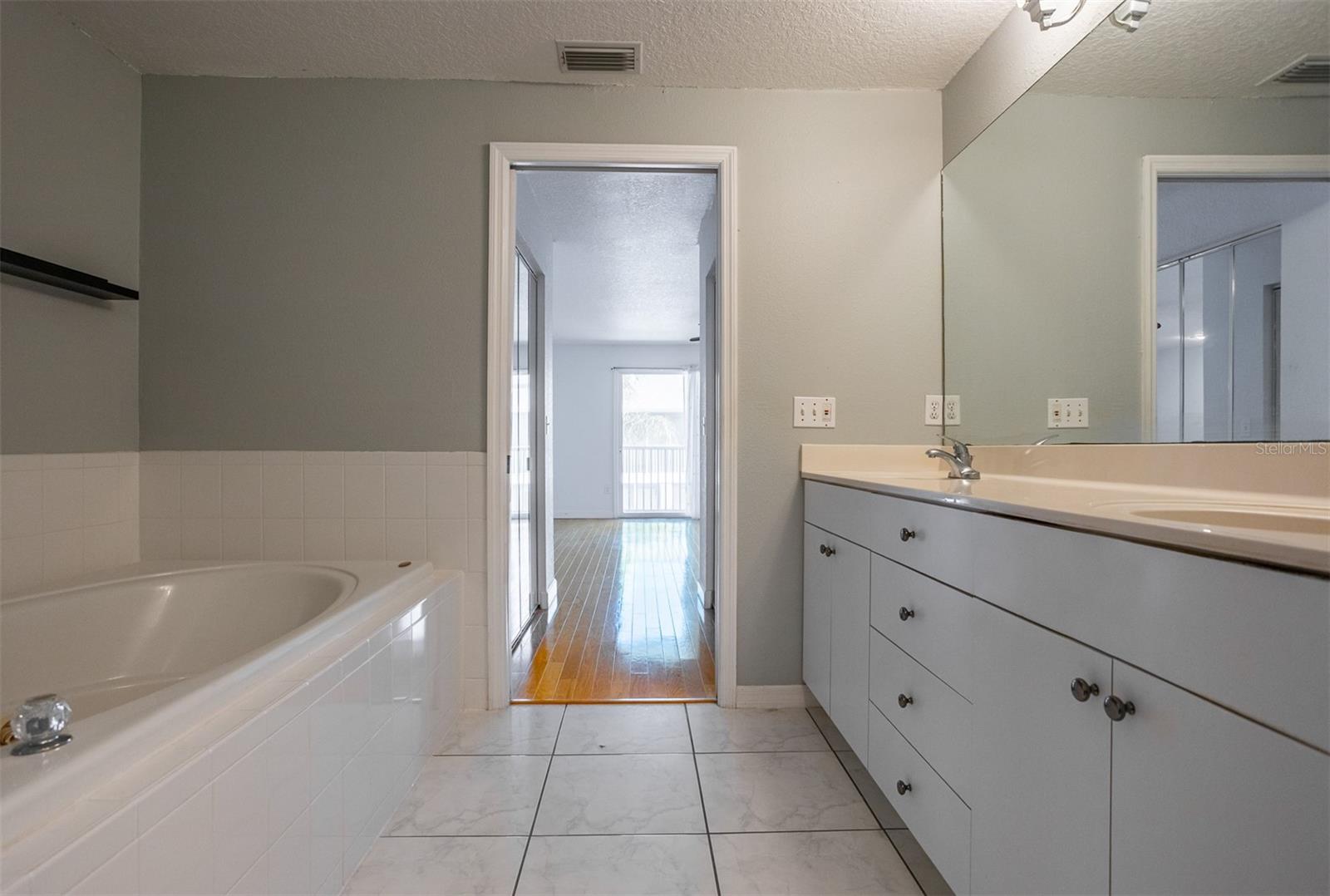 Image 30 of 78 For 521 Pinellas Bayway S 202