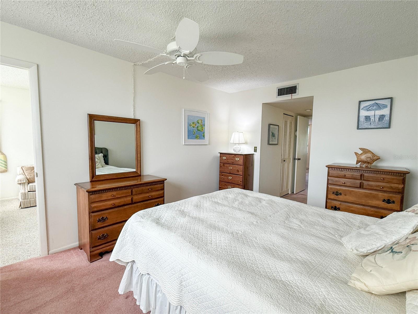 Image 20 of 31 For 4880 Locust Street Ne 322