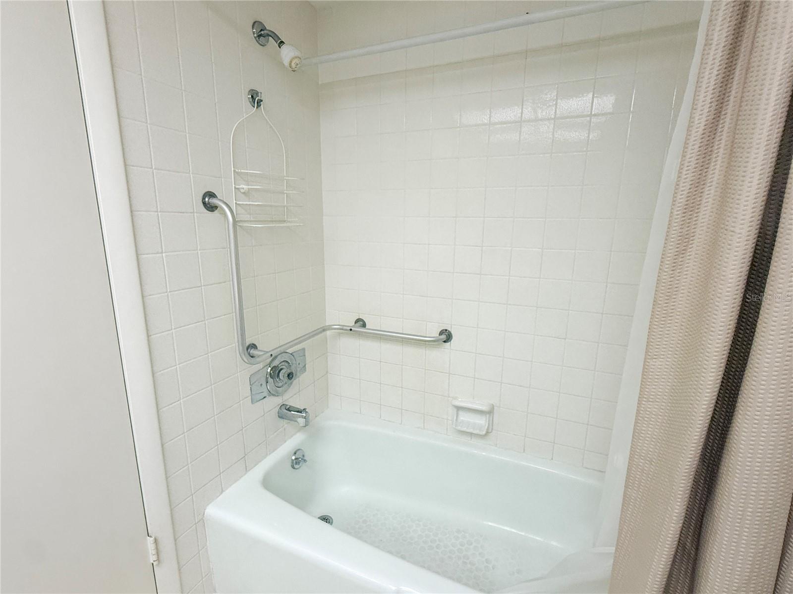 Image 23 of 31 For 4880 Locust Street Ne 322