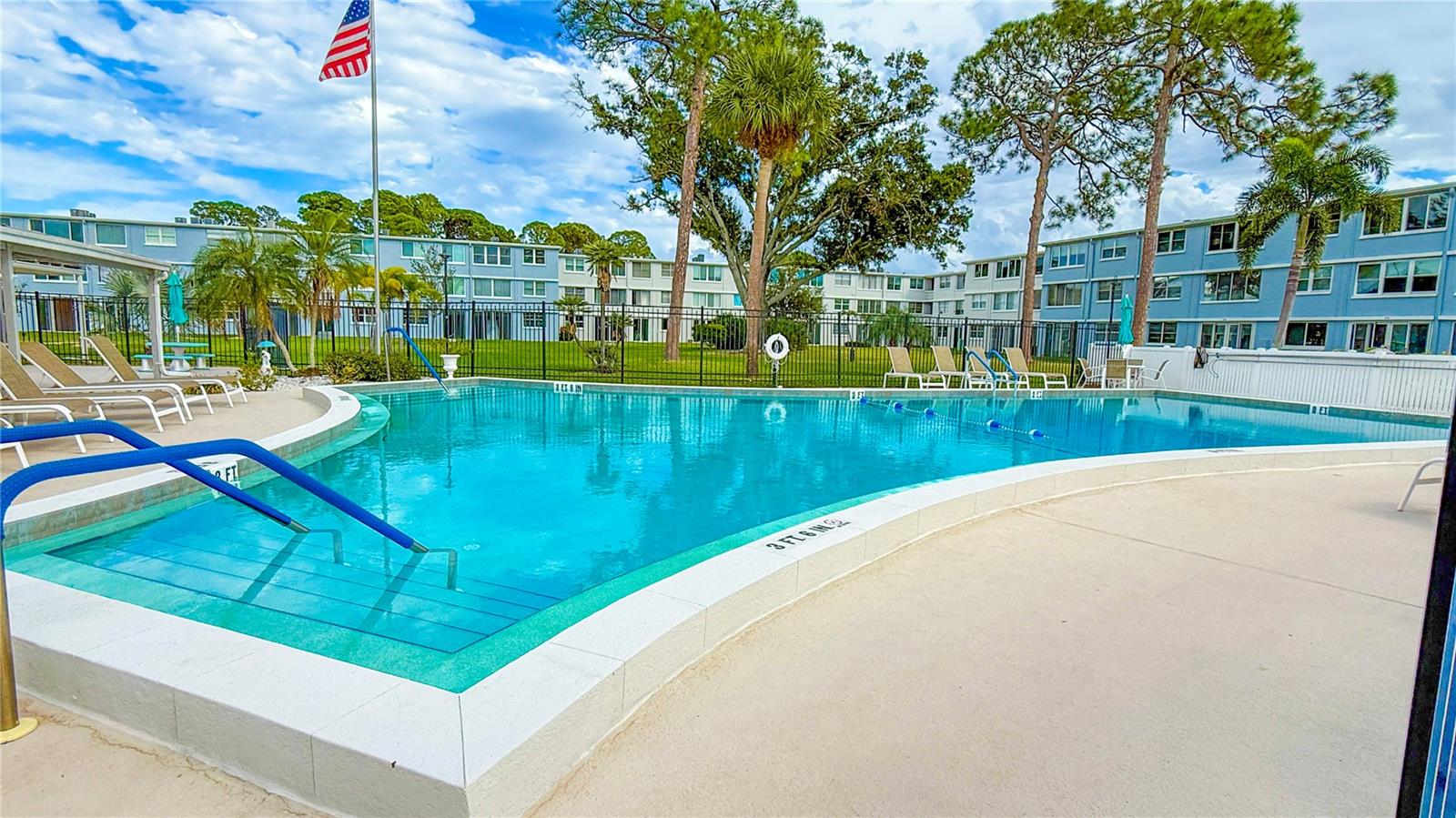 Image 27 of 31 For 4880 Locust Street Ne 322